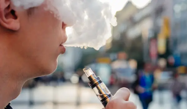 تفاوت ویپ با سیگار الکترونیکی iqos